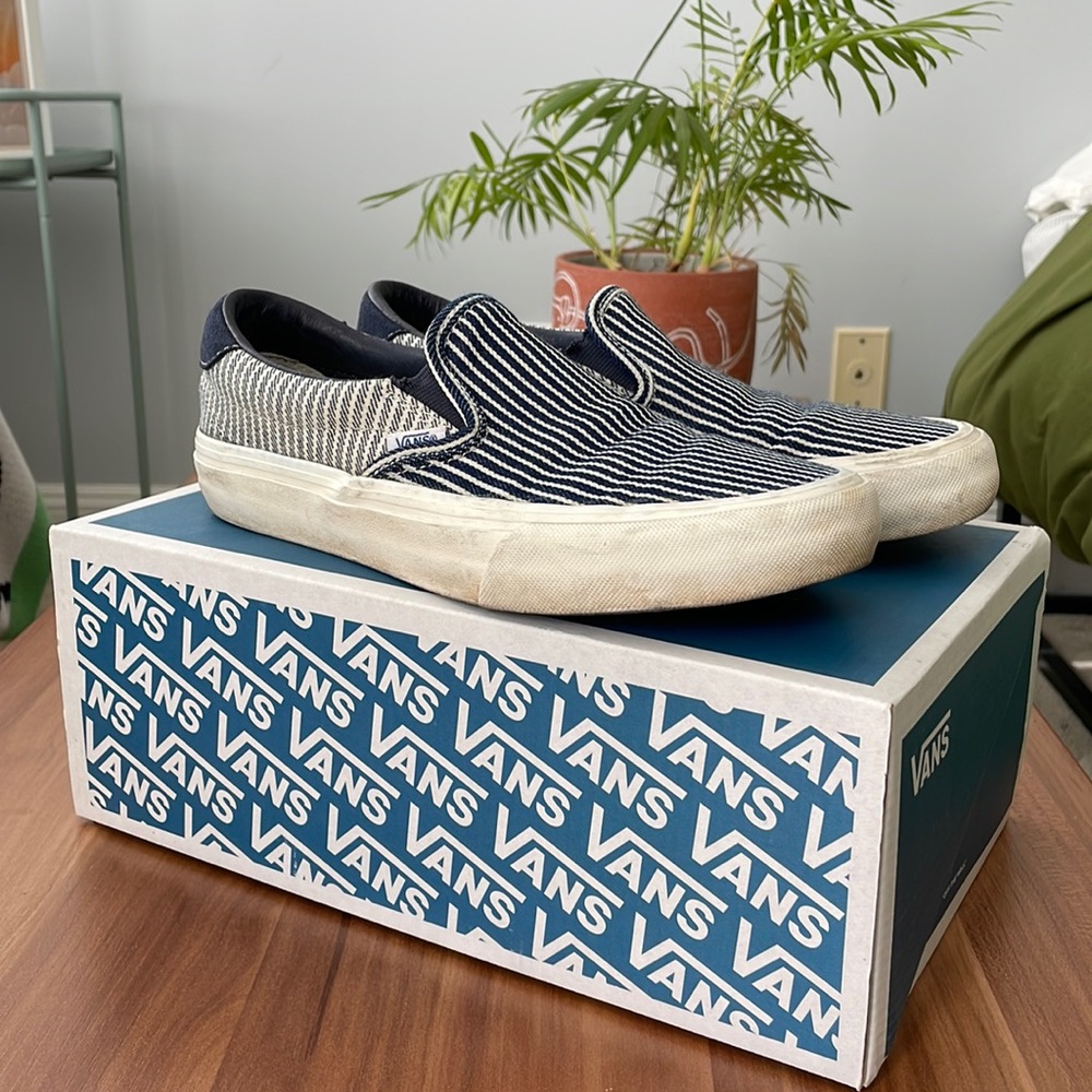 Vans Indigo and White Railraod Striped Slip-On Sneakers size 6 men’s 7.5 women’s